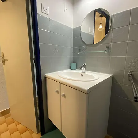 Appt Climatise Port Camargue Pc110-085 דירה *